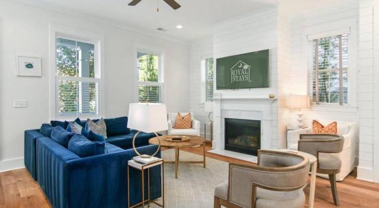 Shem Creek House- 5 Mins to Dtwn & Beach Hot Tub — photo 4