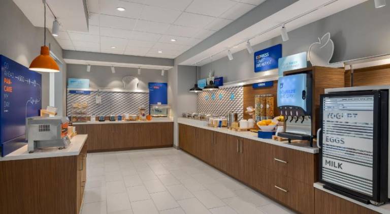 Holiday Inn Express & Suites Huntsville Northeast — photo 4