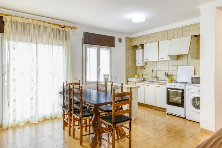 Apartment on the Paseo Marítimo '3-2' close to the Beach with Balcony & Wi-Fi — photo 4