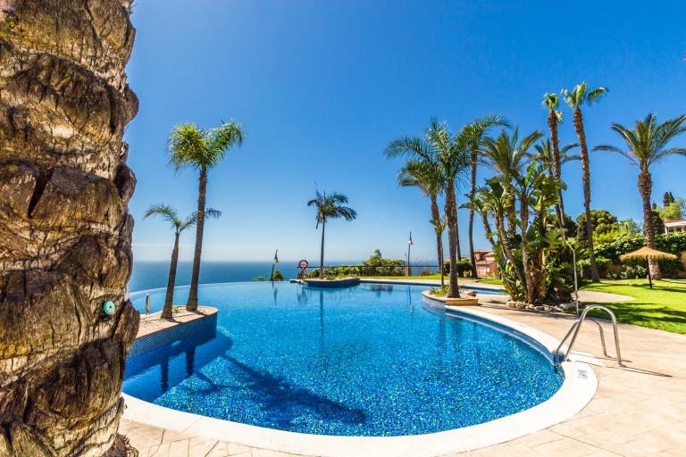 House with pool, grill & terrace in Almunecar