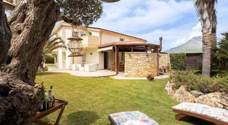 Villa with jacuzzi & pool in Castellammare del Golfo