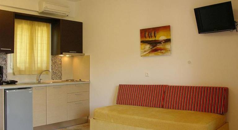 Serviced apartment with patio | Pets allowed — photo 5