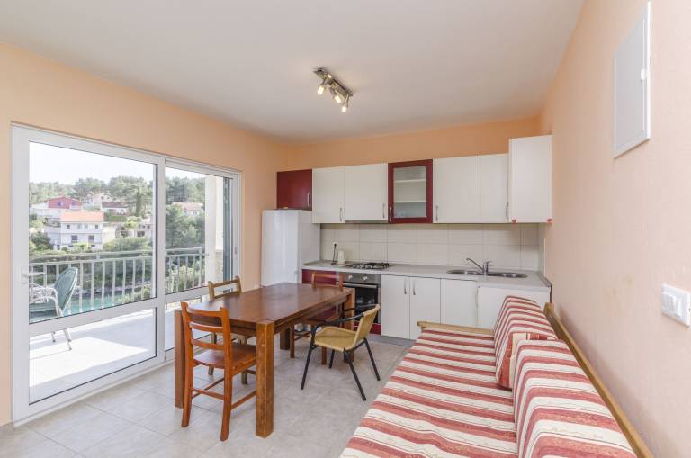 Apartment with barbecue & patio | Sea view — photo 3