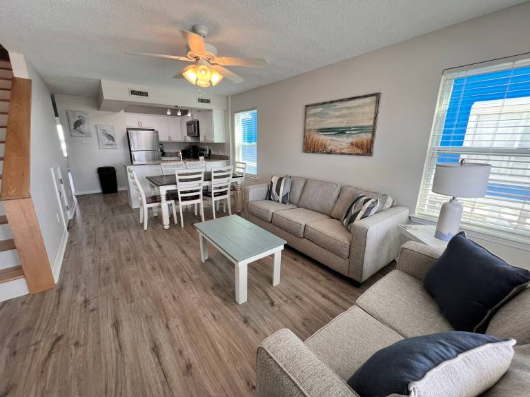 Vacation home with patio, private pool & barbeque | Beach view — photo 2