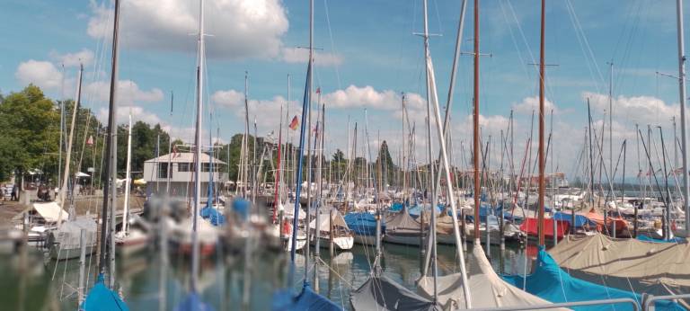 Annette's Luxury Apartment at the City Park with Private Terrace and Wi-Fi in Friedrichshafen
