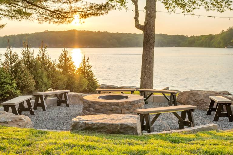 Lake Front Livin by PMR, 8BR Lakefront, Private Beach & Dock, Sleeps 26 — photo 5
