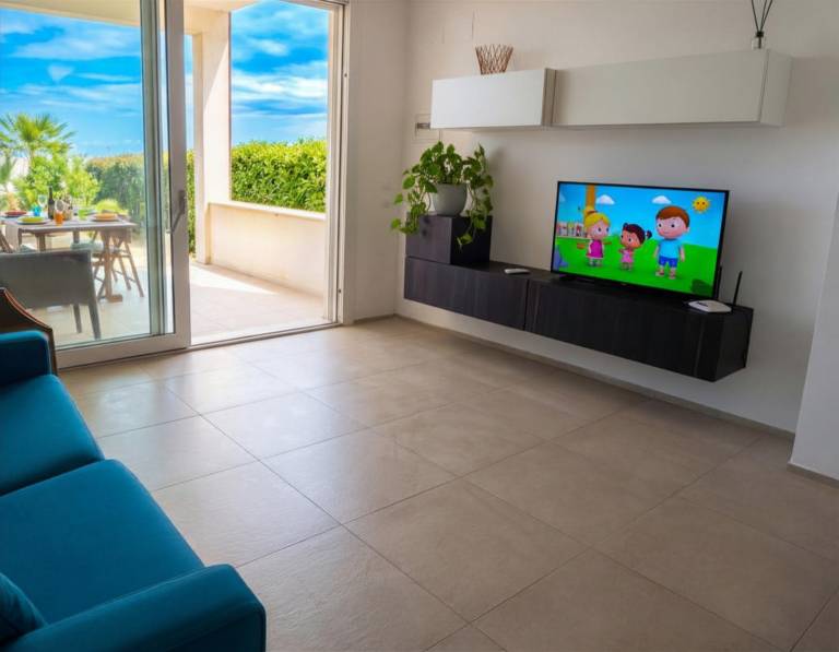 Fully equipped villa with yard, grill & patio | Beach nearby | Pet-friendly — photo 2