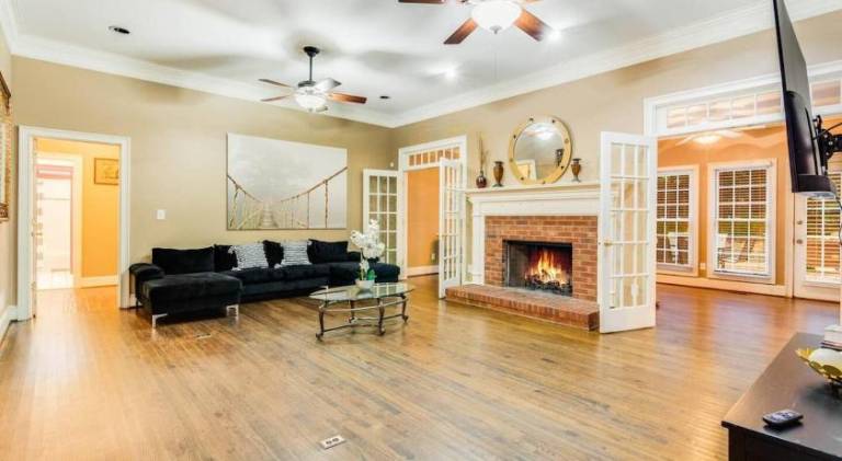 Big vacation home with pool | Pet-friendly — photo 2