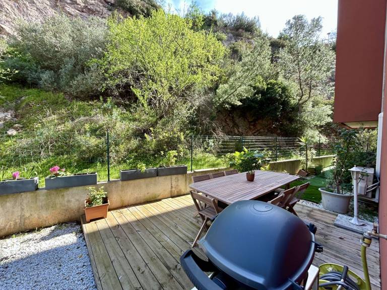 Rental apartment with yard — photo 4