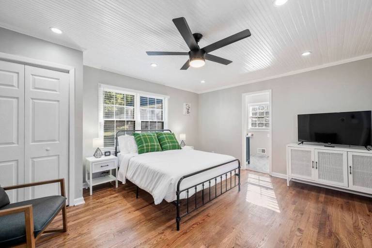 Private 1BR Cottage In Downtown Historic Norcross — photo 3