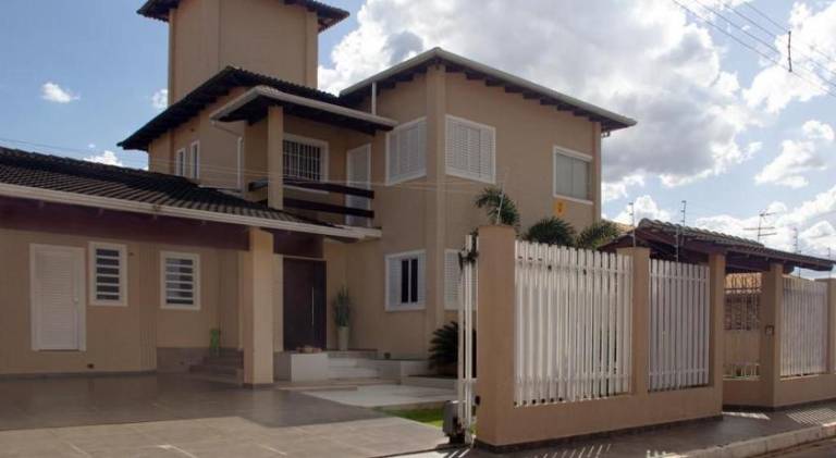 680 m&sup2; Villa
