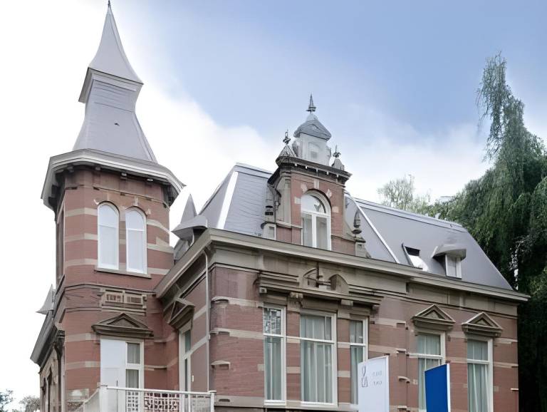 Hotel De Villa