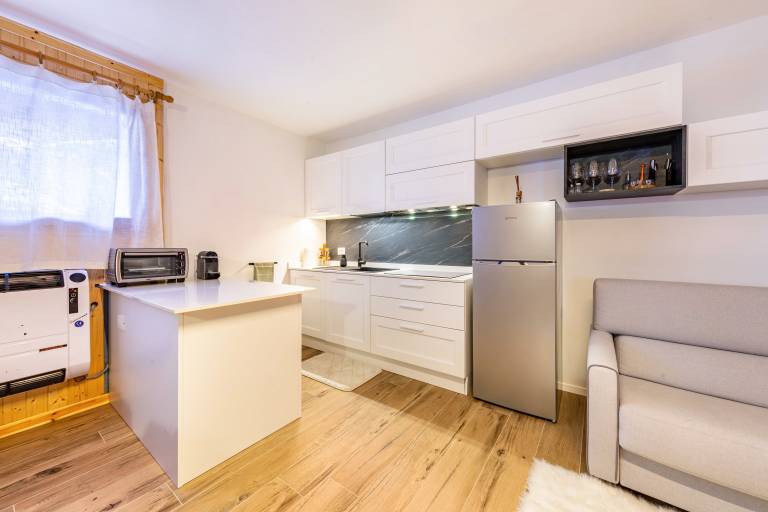 Fully equipped charming rental apartment with yard & fast internet | Mountain view | Pets are welcome — photo 4