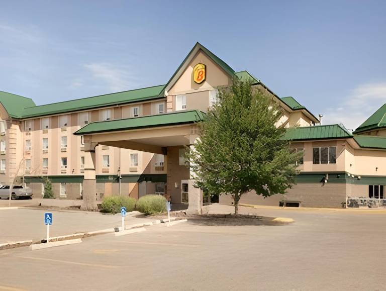 Super 8 By Wyndham Calgary Shawnessy Area in Calgary, AB