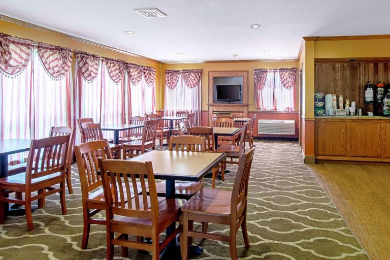 Quality Inn Huron — photo 2