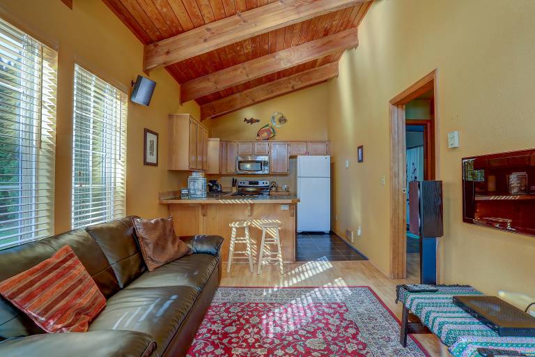 House with yard, patio & barbeque — photo 4
