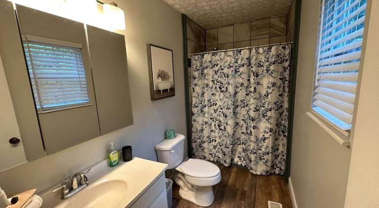 Vacation home with hot tub | Pet-friendly — photo 2