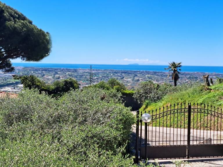 Vacation home with terrace — photo 4