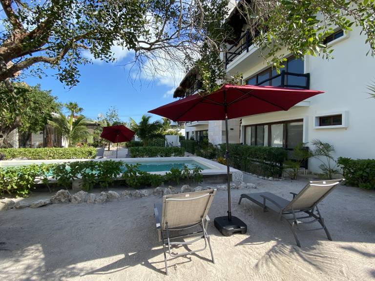 Holiday apartment with pool & yard | Garden view — photo 3