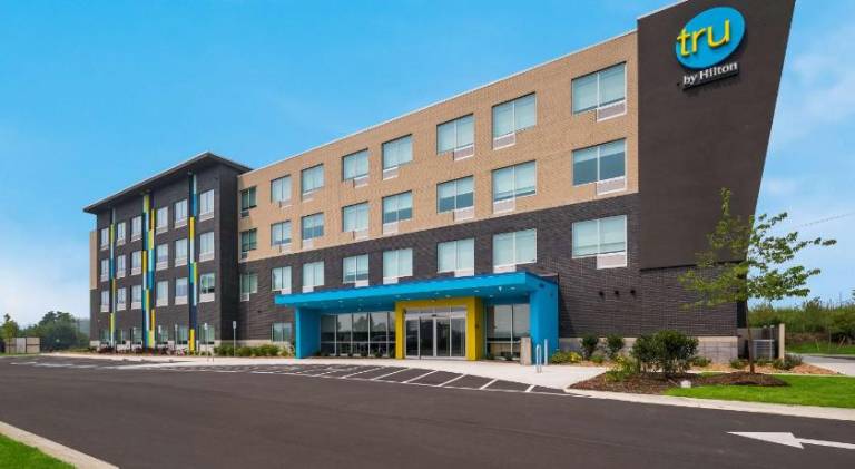 Tru by Hilton Novi Detroit — photo 2