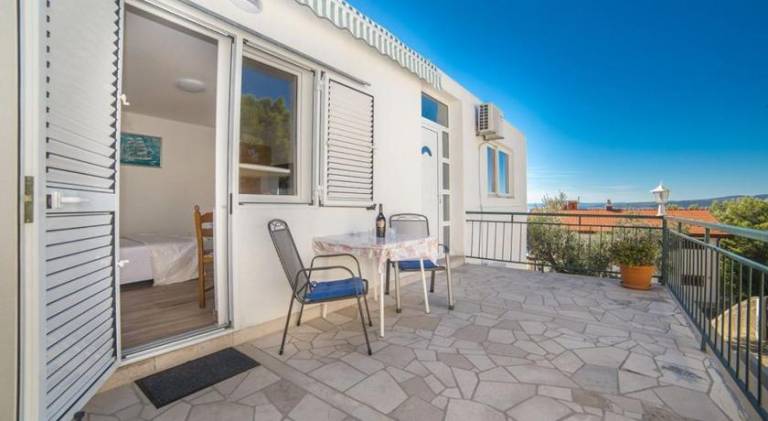 Rental apartment with barbecue & patio — photo 3