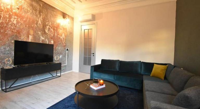 Stunning 6BR 4Bath near Tram — photo 3