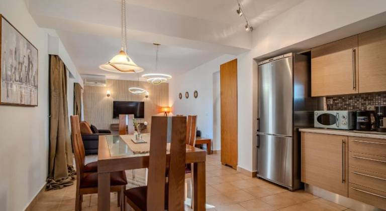 Fully equipped beautiful rental apartment with terrace & private pool | Beach nearby | Pets allowed — photo 3
