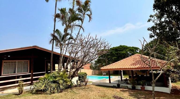 Vacation home with pool — photo 3