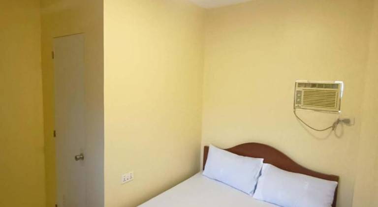 Lake Lovers Stay Hostel in Moalboal