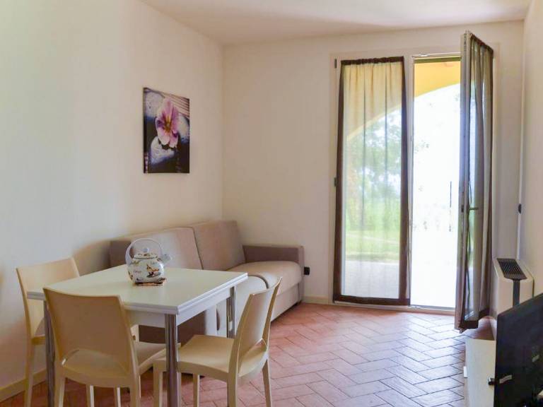 Holiday apartment with garden & pool — photo 3