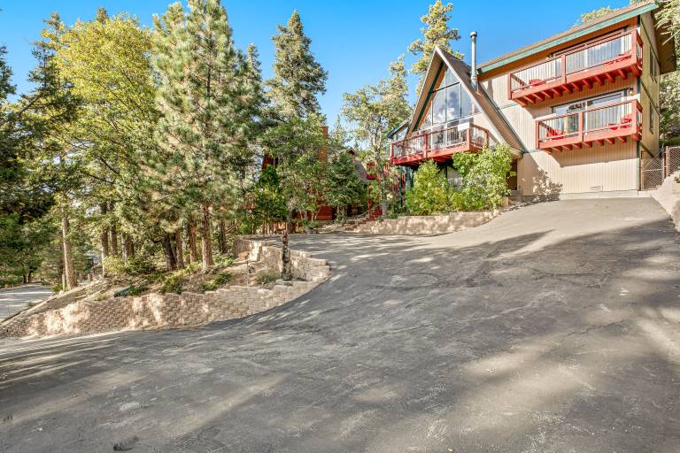 Hut Big Bear Lake