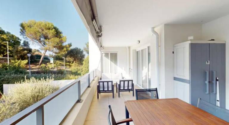 Apartment with barbeque & patio in Biot