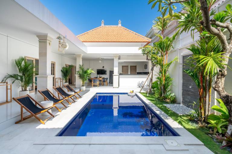 Family-friendly villa with private pool, terrace & barbeque | Good for workation | Pet-friendly in Canggu