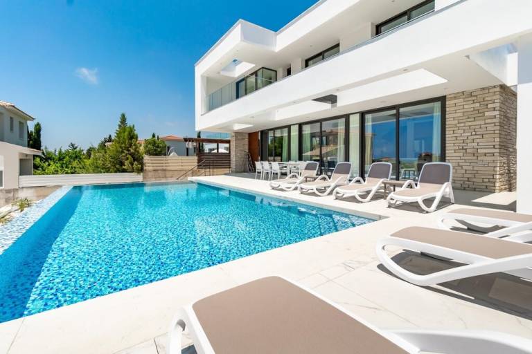 Villa  Peyia