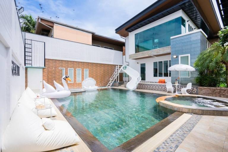 Pleasant house with yard, pool & barbeque | Pet-friendly in Chonburi