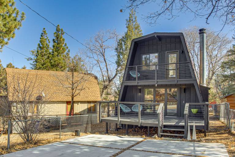 Mid-Century Cabin w/ Hot Tub Mins to Bear Mountain — photo 3