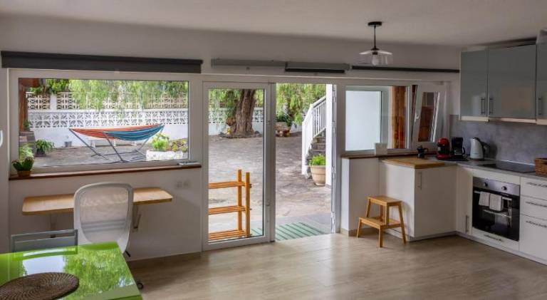 Rental apartment with barbeque, patio & yard — photo 3