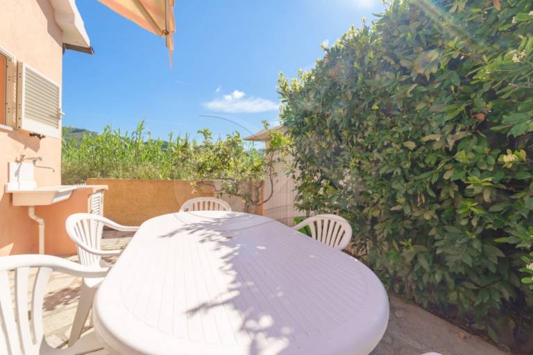 Holiday apartment with barbeque & patio — photo 4