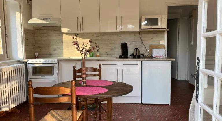 Holiday apartment with pool — photo 4