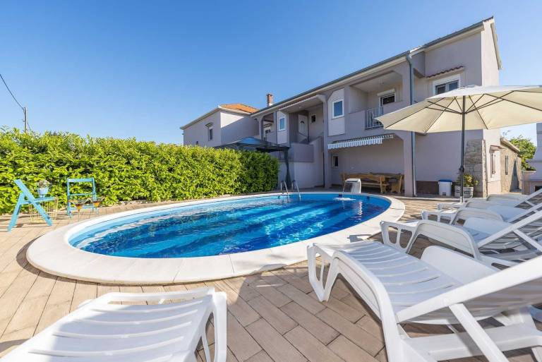 House with barbecue, yard & patio | Pool view — photo 2