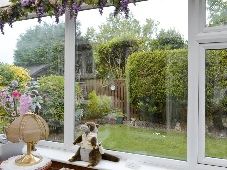 Cottage with yard — photo 5