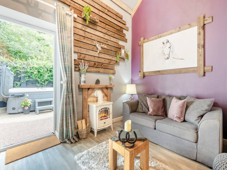 Cottage with garden, grill & hot tub | River view — photo 4