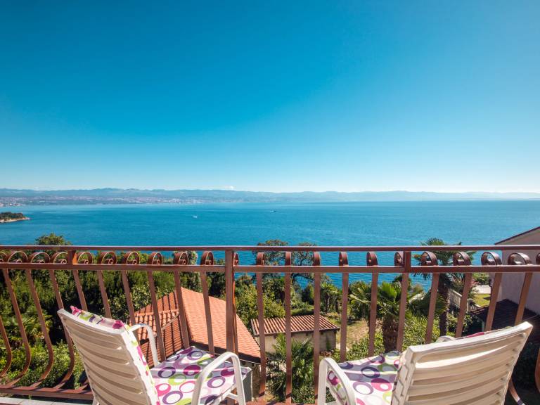 Fully equipped rental apartment with patio | Sea view | Pet-friendly — photo 2