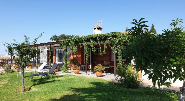 Lovely villa with terrace, garden & private pool | Pets allowed — photo 5