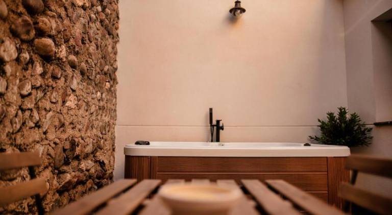 Vacation home with jacuzzi, private pool & garden | Suitable for remote work — photo 4