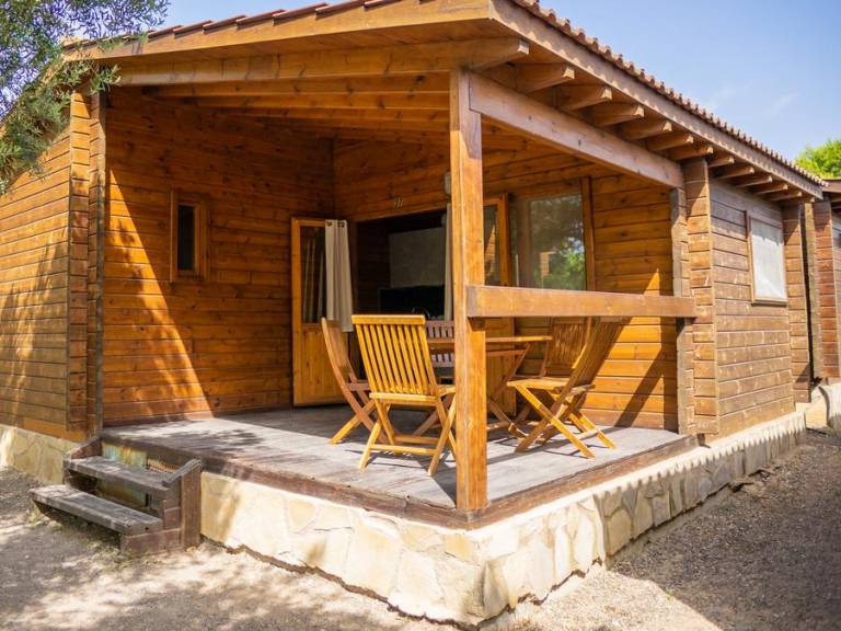 Bungalow with patio — photo 4