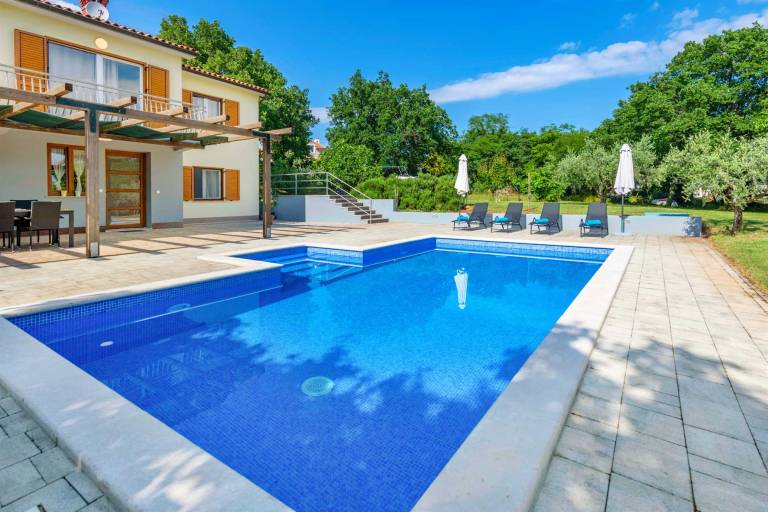Children-friendly lovely rental with garden, patio & barbeque | Pool view | Pet-friendly — photo 4