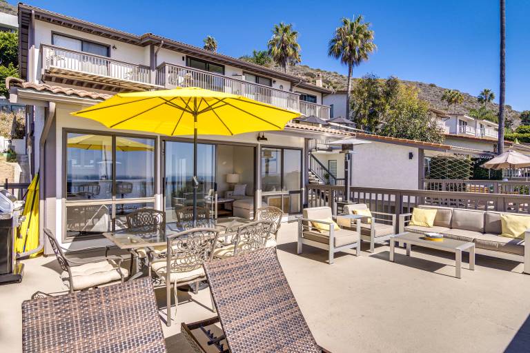 Stroll to Shore: Snowbird Haven in Malibu — photo 4