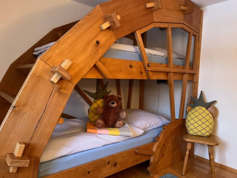 Family-oriented apartment with terrace, yard & sauna | Mountain view | Pets are welcome — photo 2