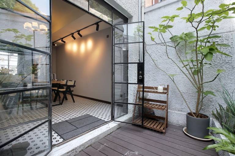 Bed and breakfast  Yangpu